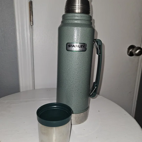 Stanley Green Thermos - Picture 2 of 7